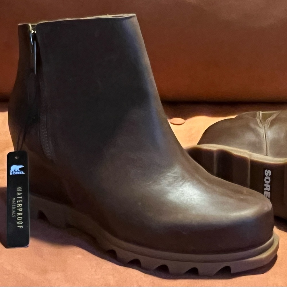 SOLD - $210 NWT | Sorel Joan of Arctic Wedge II Zip Ankle Boots Women's Size 9.5